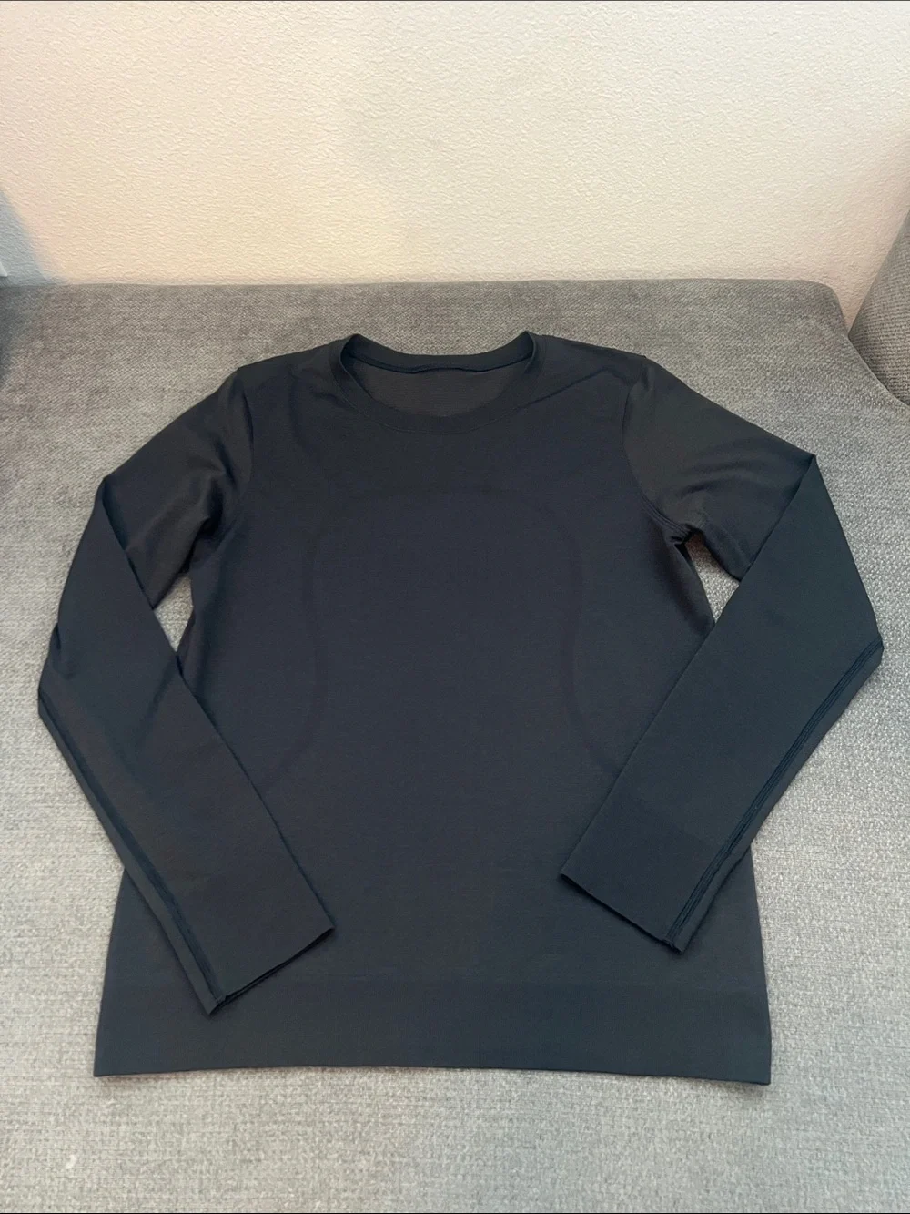 lululemon athletica Men's Black Crewneck Long Sleeve Sweater